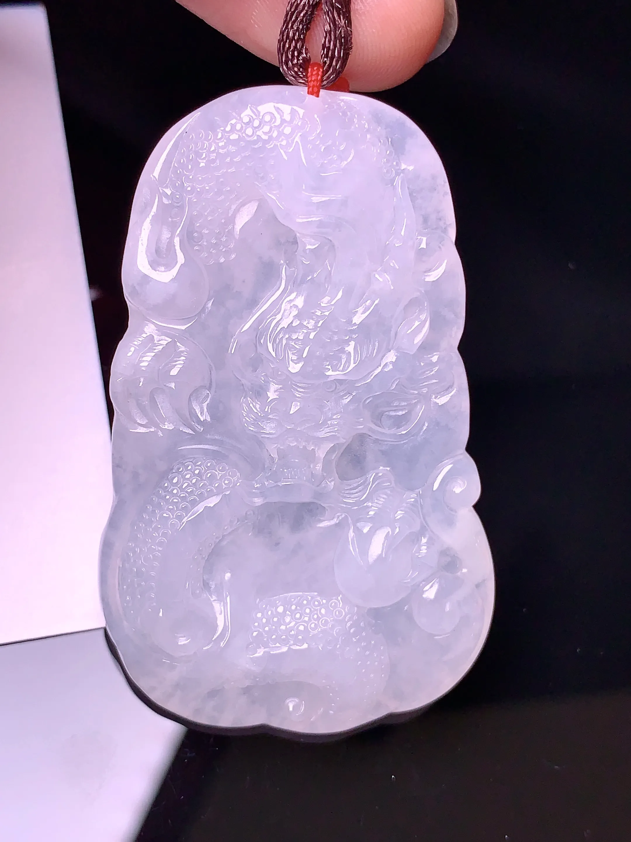 冰种龙牌吊坠吊坠 玉质细腻 色泽艳丽 整体尺寸50.5*31.5*5.6