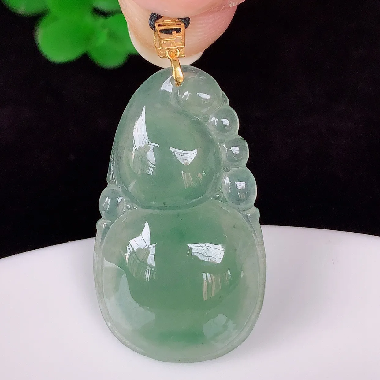 自然光实拍，18K金镶嵌冰种飘花葫芦吊坠 翡翠葫芦寓意福禄双全 财源滚滚，佩戴效果优雅迷人！#241.3整体37*18*5.5mm