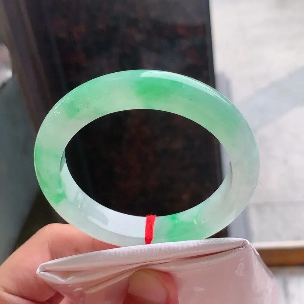 正圈高冰阳绿 无瑕 尺寸:56.4/11.7/9.2 种色俱佳