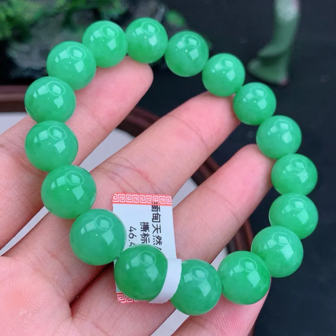 缅甸天然A货翡翠满绿圆珠手串
尺寸11.4mm  重46.47g