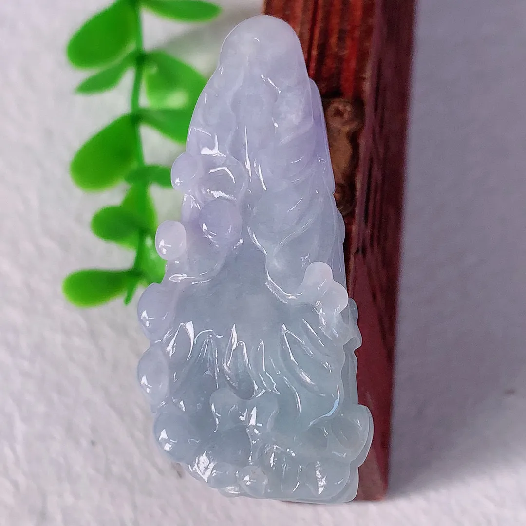 自然光实拍，冰润紫罗兰翡翠白菜吊坠 百财聚来，财源滚滚，精工水润的白菜 十分厚实，性价比高！#061.4尺寸45*21*10mm