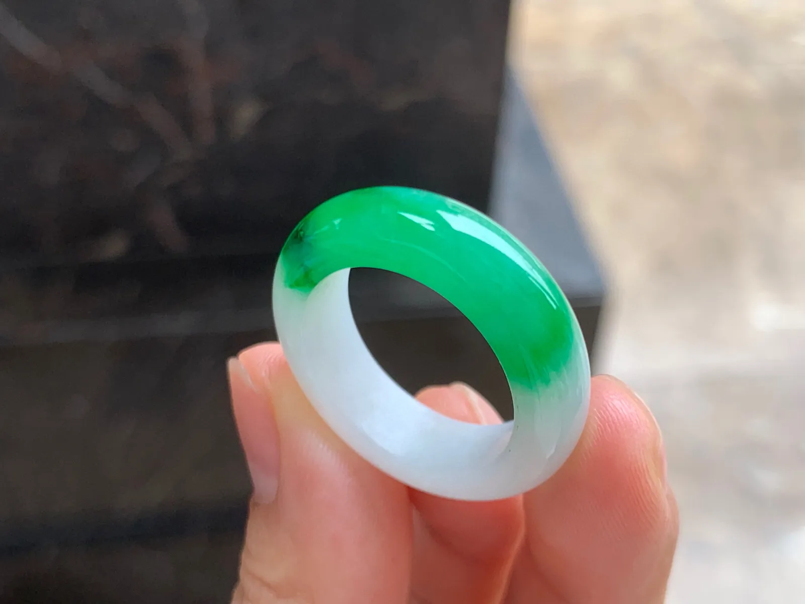阳绿色指环 色阳 玉质温润 大气