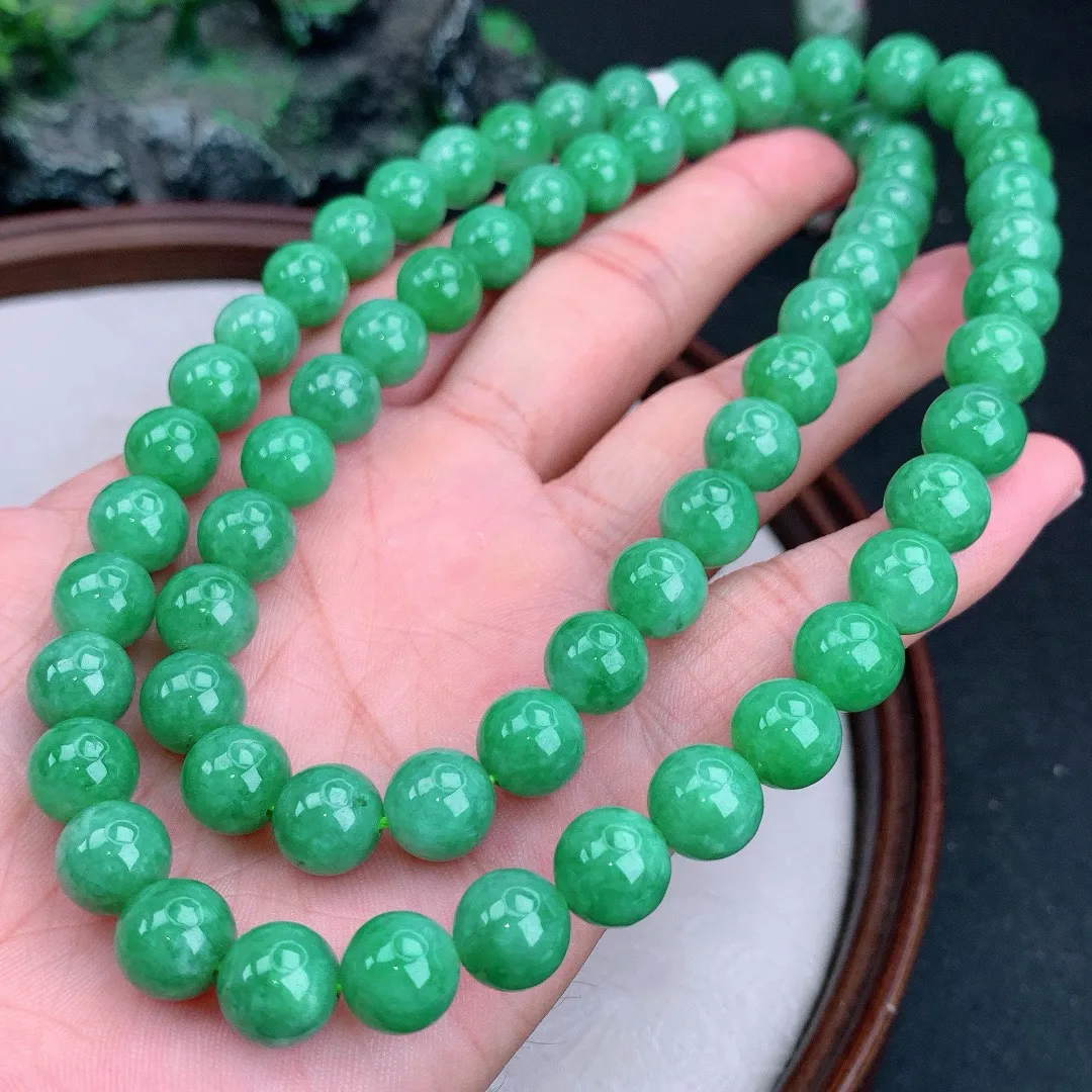 缅甸天然A货翡翠满绿圆珠项链
尺寸10mm   重115.31g