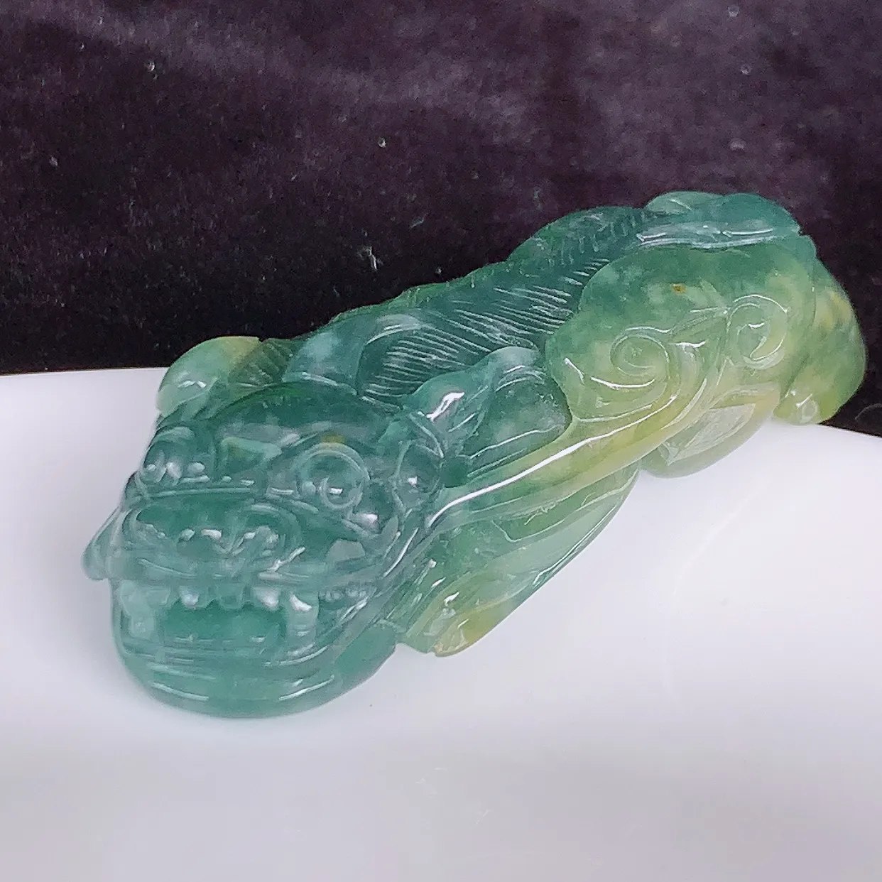 自然光实拍 冰糯种双彩招财貔貅吊坠 民间有“一摸貔貅运程旺盛 再摸貔貅财运滚滚， 三摸貔貅平步青云 ”的 美好祝愿#726.1尺寸48*20*13mm