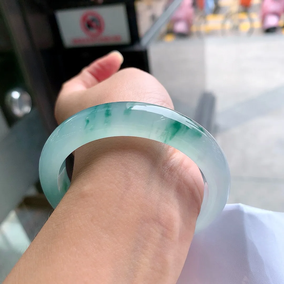 正圈冰玻飘花 无瑕 尺寸:57.5/12.4/8.9 花美 种水好