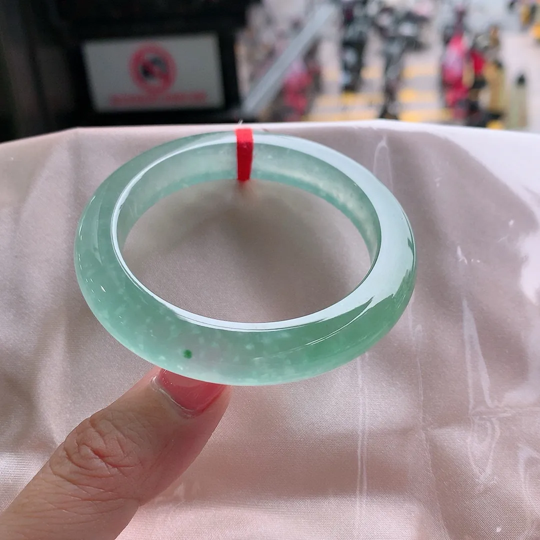 玻璃种阳绿飘雪花棉 一丝细线 尺寸:52.1/10.3/8.8 种色俱佳 高品质