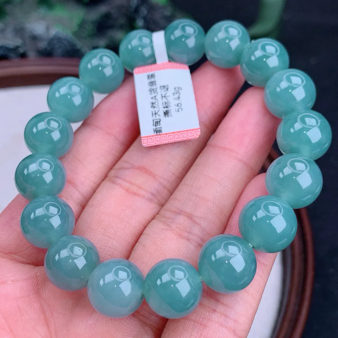 缅甸天然A货翡翠冰满色圆珠手串
尺寸12.4mm  重56.43g