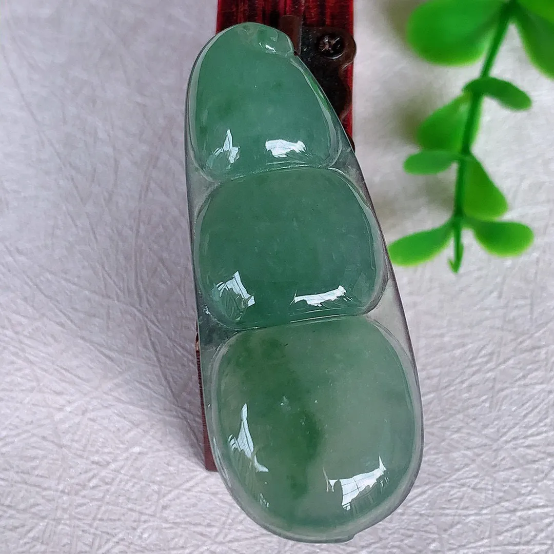自然光实拍 冰飘花平安豆福豆玉坠 冰润通透 豆粒饱满 寓意四季平安 豆蔻年华！#028.1尺寸45.5*18*5.2mm