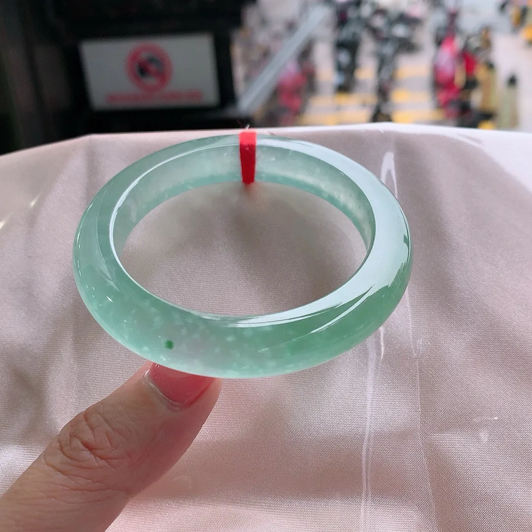 玻璃种阳绿飘雪花棉 一丝细线 尺寸:52.1/10.3/8.8 种色俱佳 高品质