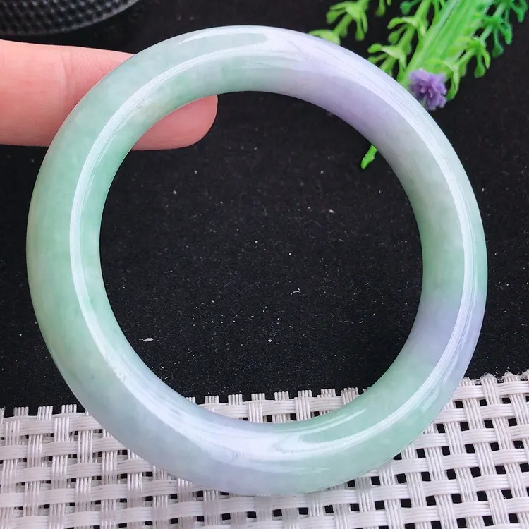 自然光56圈口老坑精美温润春带彩圆条手镯翡翠玉镯尺寸56/10.5/10.7