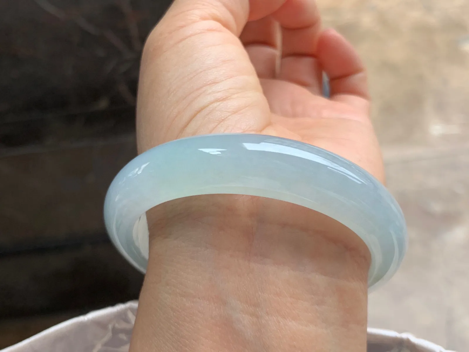 57-13-8mm
冰种带底色手镯 底子干净细腻 清爽