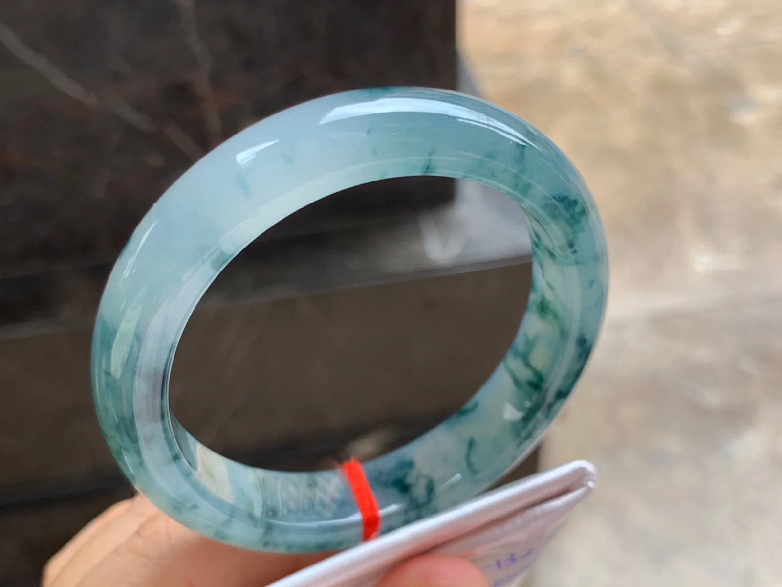 57-13-9mm
冰种飘花手镯 水润冰透 花色灵动飘逸