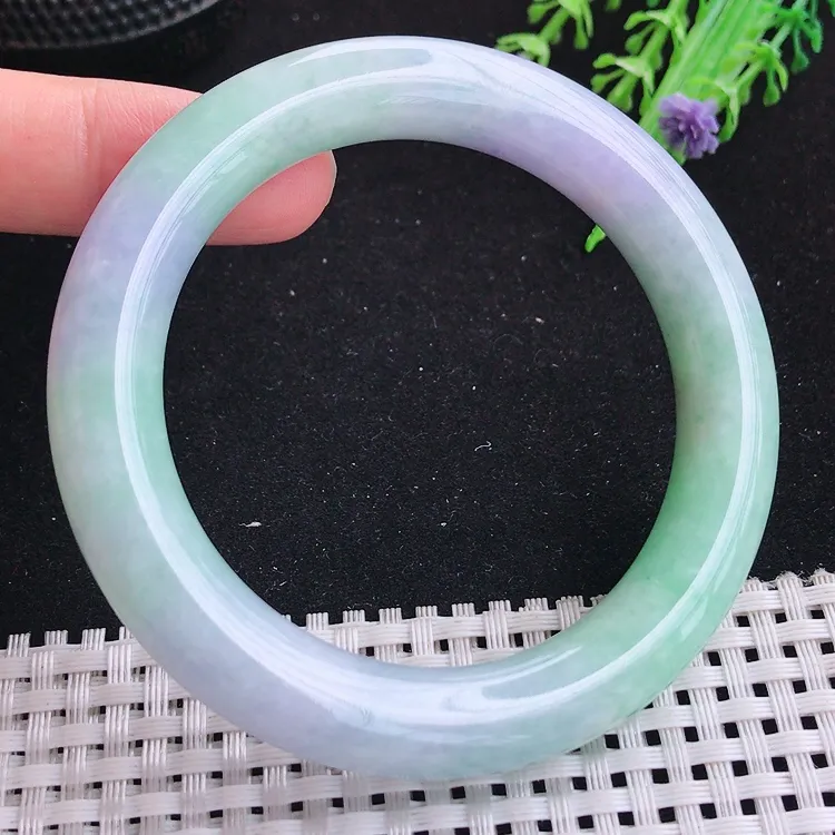 自然光56圈口老坑精美温润春带彩圆条手镯翡翠玉镯尺寸56/10.5/10.7