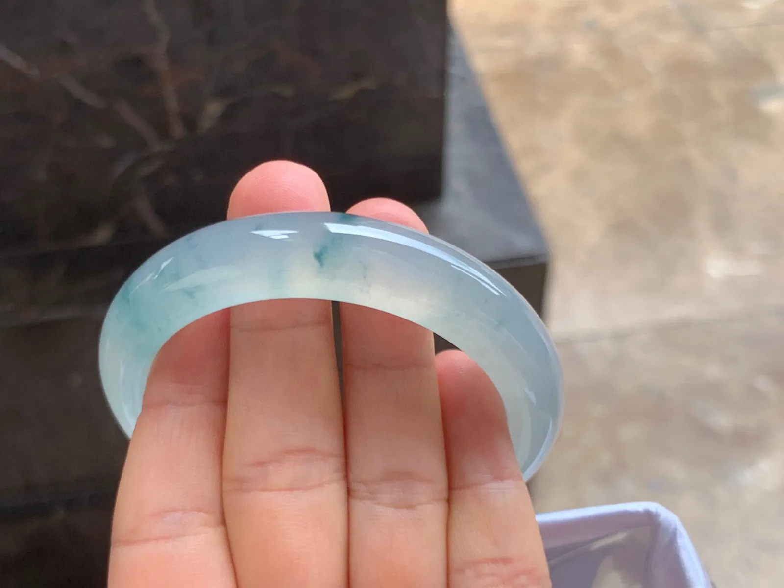 52.5-12-8mm
冰种飘花手镯 冰透起光