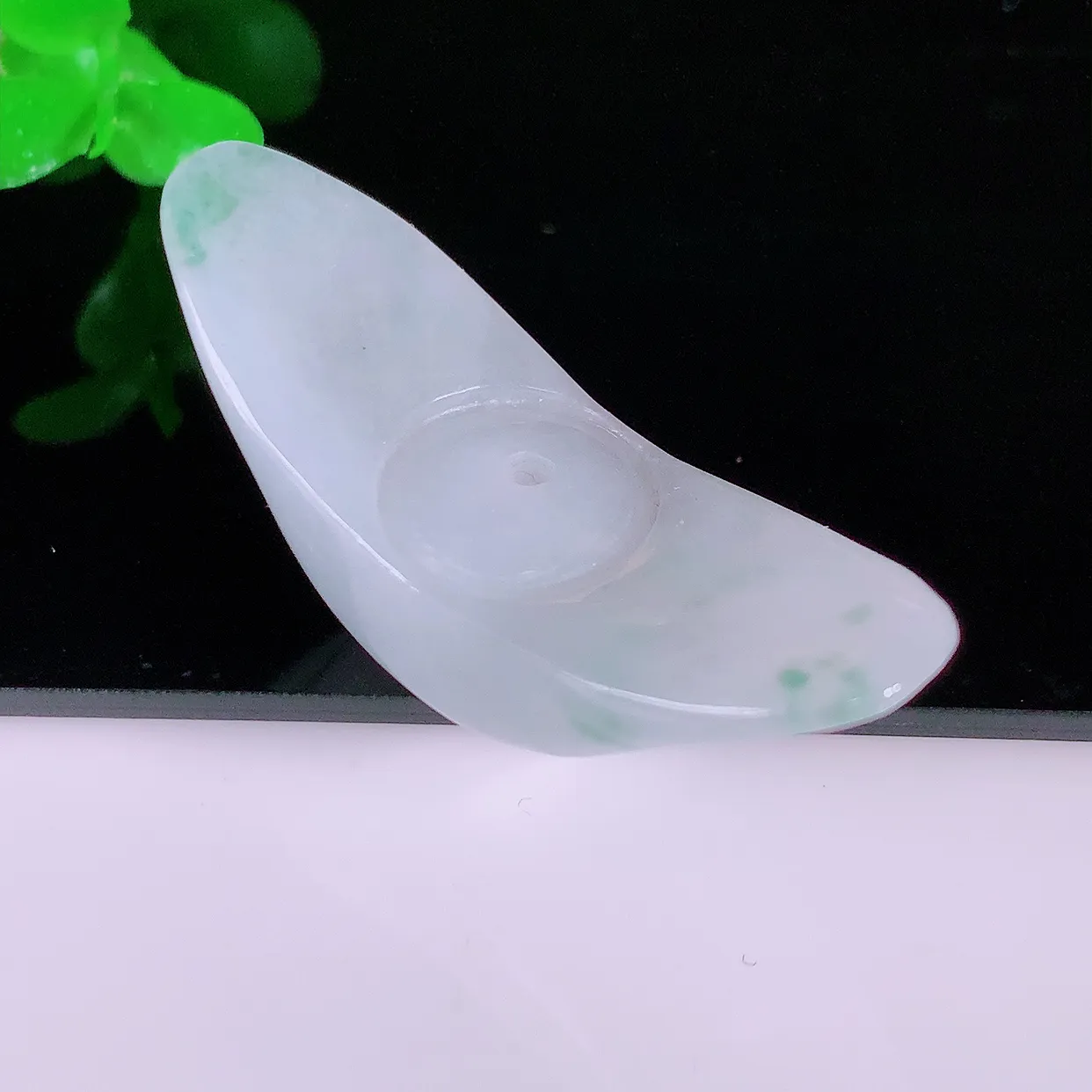 自然光实拍，冰润飘花招财元宝翡翠吊坠 招财进宝，种老水足，雕工精湛 寓意美好 佩戴时尚出众！#055.3尺寸40.5*13.8*10.5mm