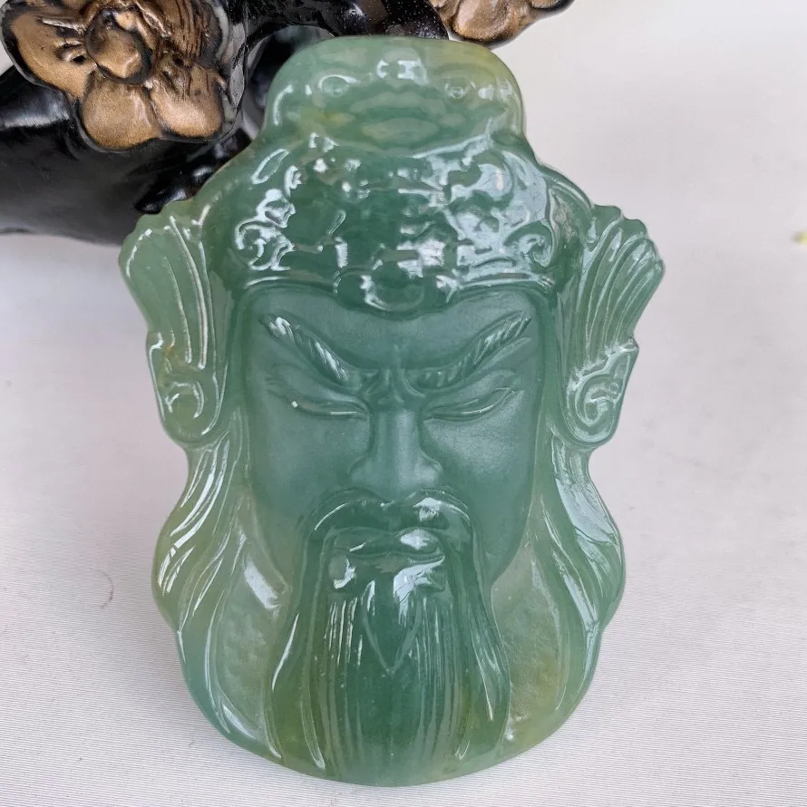 自然光实拍 冰糯种双彩关公翡翠吊坠 种好起光，玉质细腻 招财纳福  时‮大尚‬方，款式新莹，佩戴优雅高贵！#623.1尺寸52*36*7.2mm