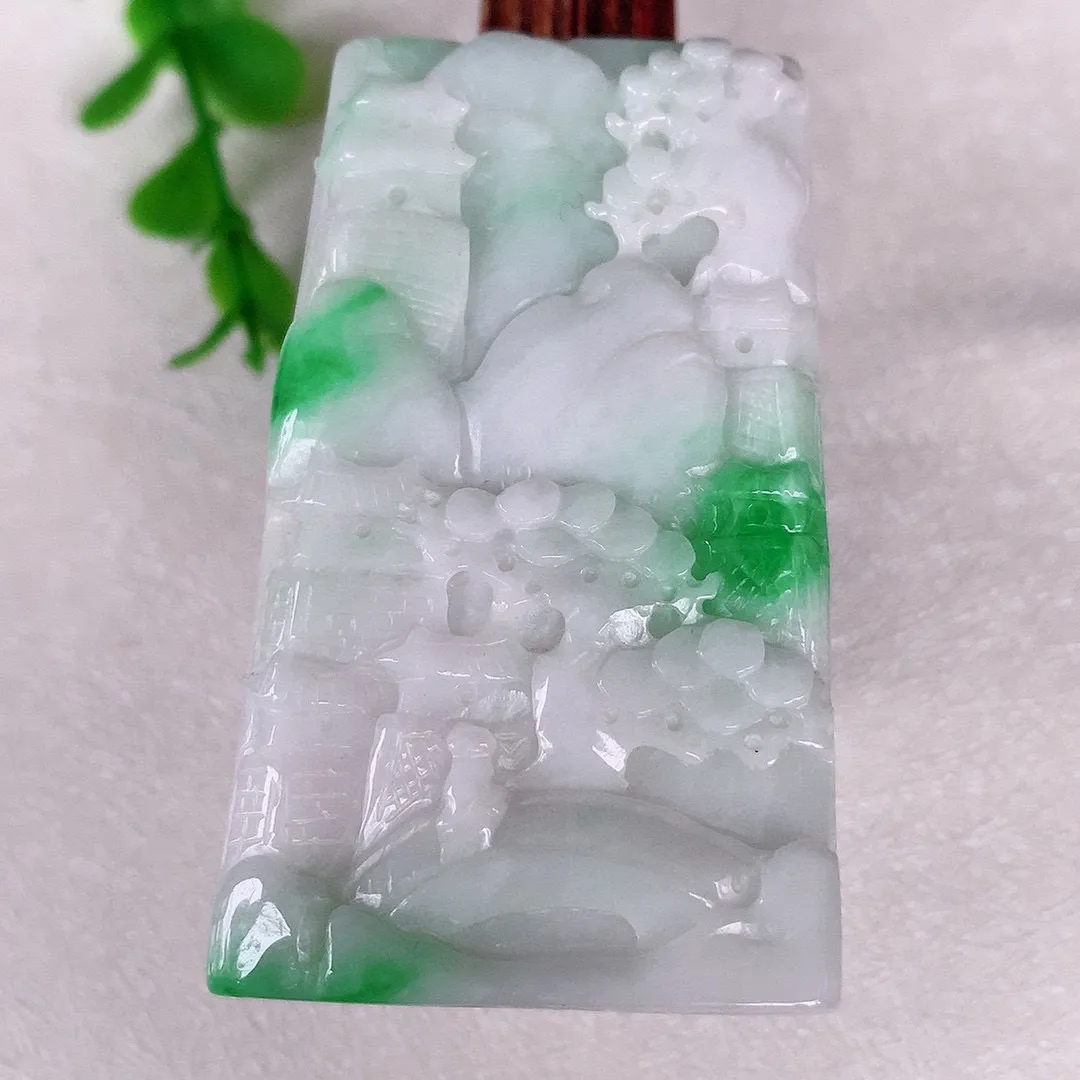 自然光实拍 冰润飘阳绿山水牌翡翠吊坠，种老水足 水润精细雕工精湛 寓意美好 佩戴精美！#634.1尺寸57*33.5*6mm