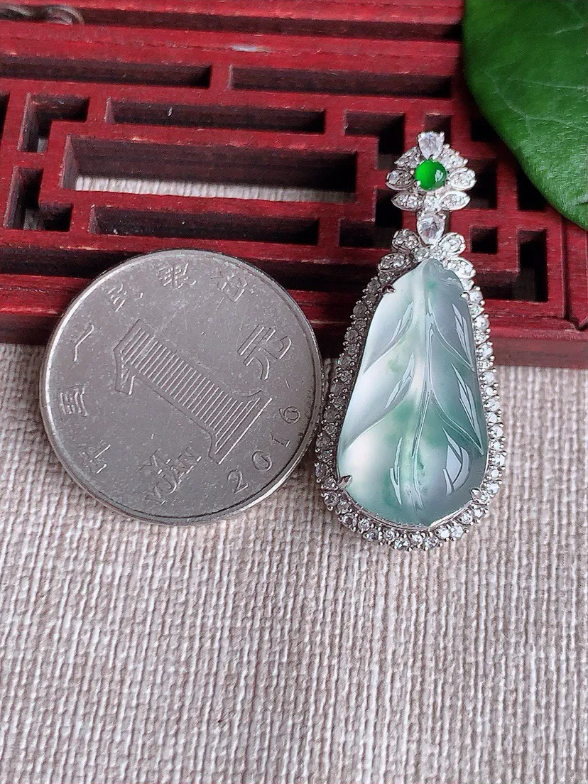 a货翡翠老坑冰种18K金伴钻镶嵌飘花叶子金枝玉叶吊坠 尺寸35.7×15.7×10.6裸石22×12mm 重量6.50g 0604