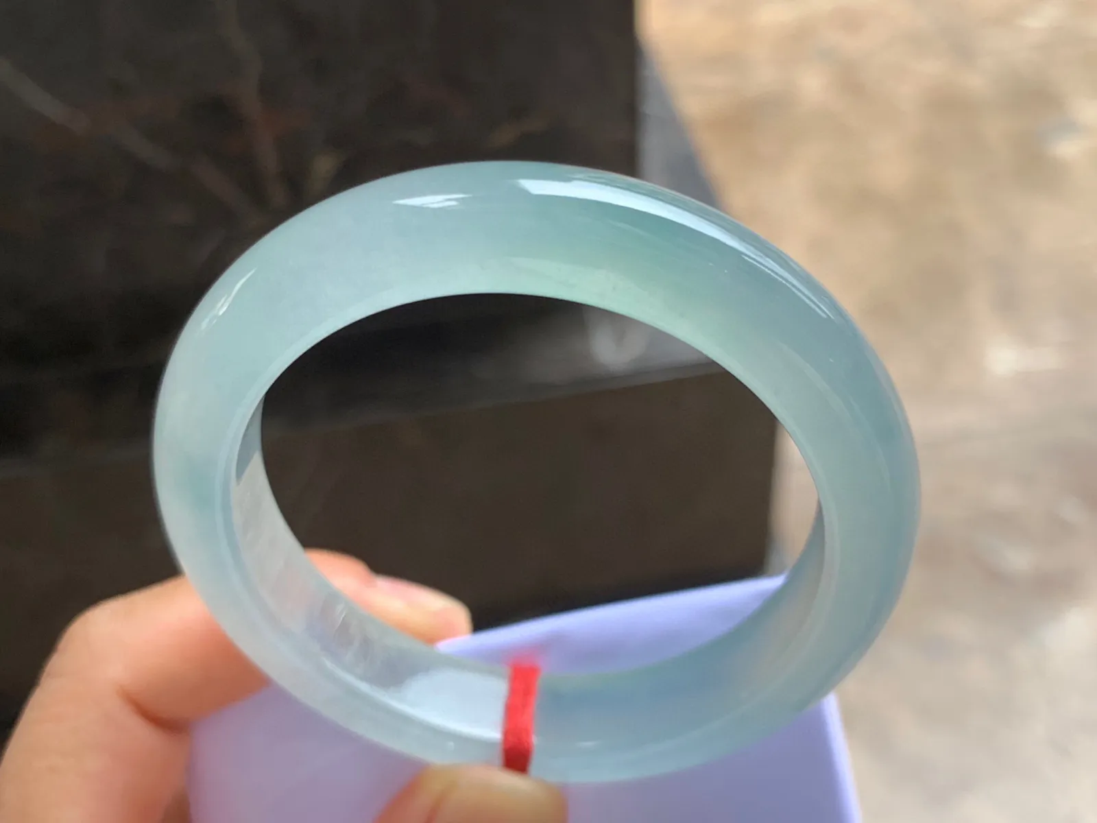 56-12-9mm
冰种晴水手镯 透亮起光 胶感满满 上手漂亮