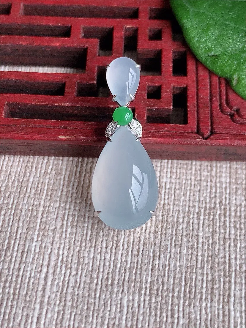 a货翡翠老坑冰种18K金伴钻镶嵌白月光水滴吊坠 尺寸26.8×15×10.3×7.4mm 重量2.7
