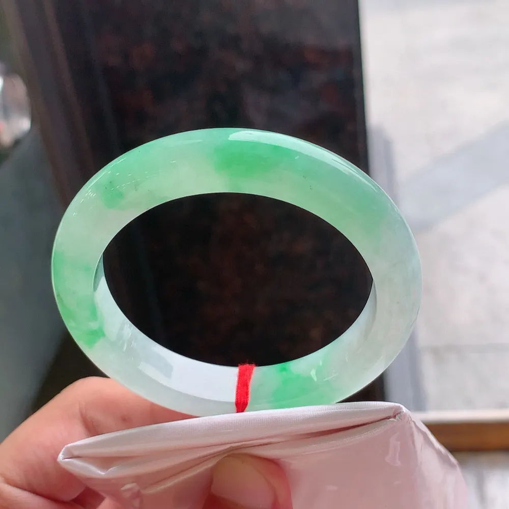 正圈高冰阳绿 无瑕 尺寸:56.4/11.7/9.2 种色俱佳
