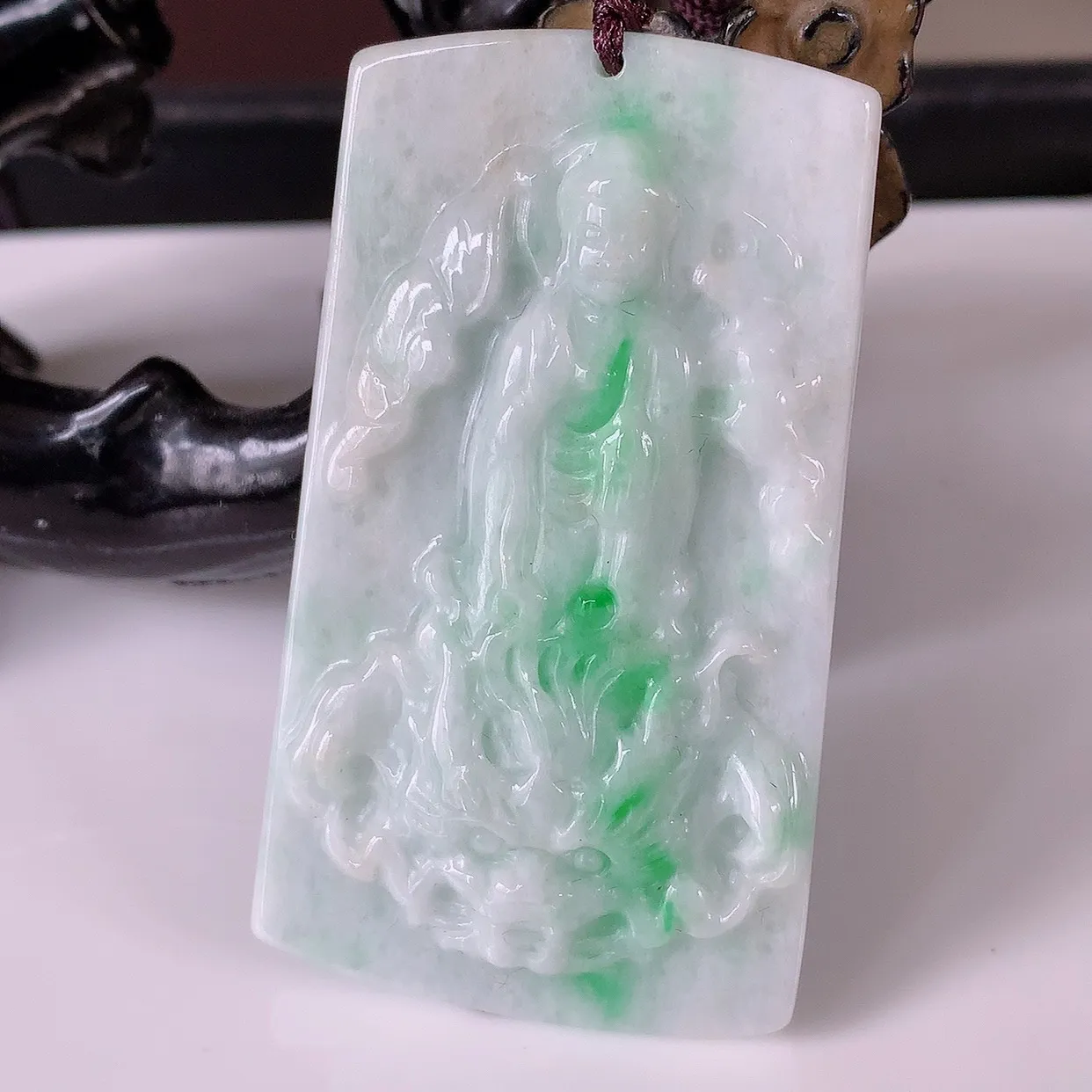 自然光实拍 冰润飘黄加绿祥龙观音吊坠，种老水足，雕工精致，慈祥端庄， 美观亮丽#056.3尺寸63*36.5*8.2mm