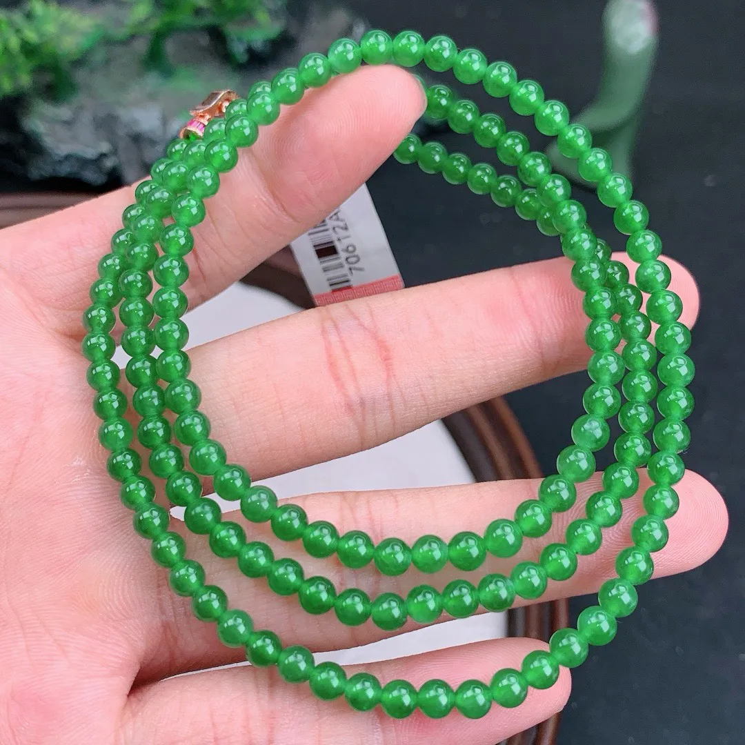 缅甸天然A货翡翠冰油绿小米珠项链
尺寸4.2mm  重22.25g