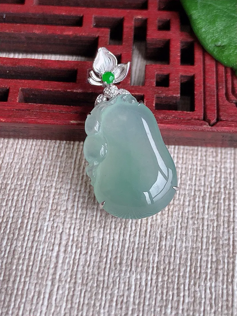 a货翡翠老坑冰种18K金伴钻镶嵌晴水福瓜吊坠 尺寸28.6×20×13.6×6.4mm 重量3.62g 0604