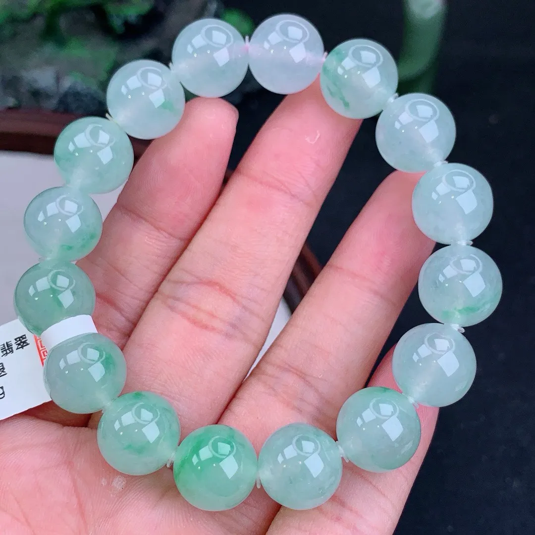 缅甸天然A货冰飘绿圆珠手串
尺寸12.6mm   重56.00g