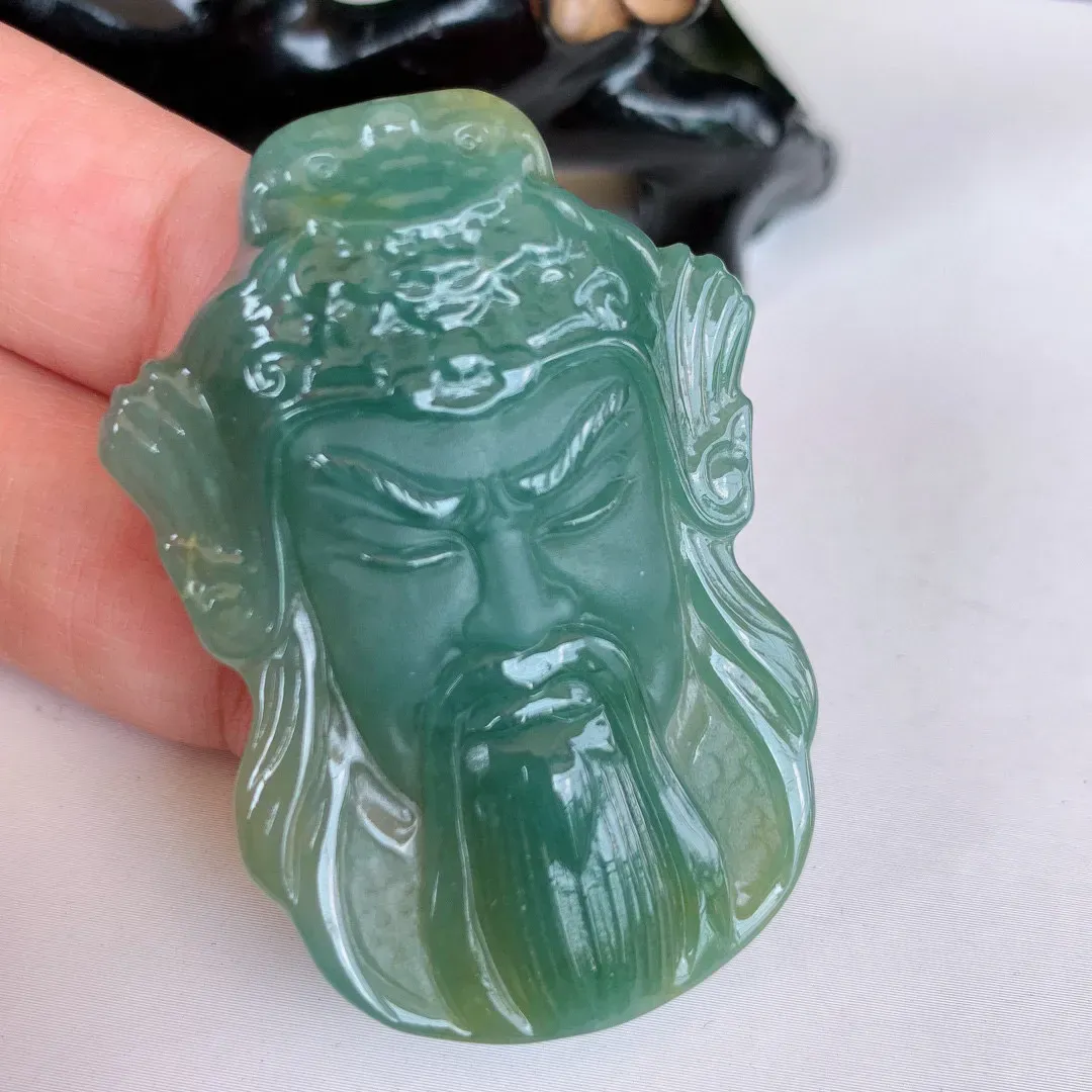 自然光实拍 冰糯种双彩关公翡翠吊坠 种好起光，玉质细腻 招财纳福  时‮大尚‬方，款式新莹，佩戴优雅高贵！#623.1尺寸52*36*7.2mm