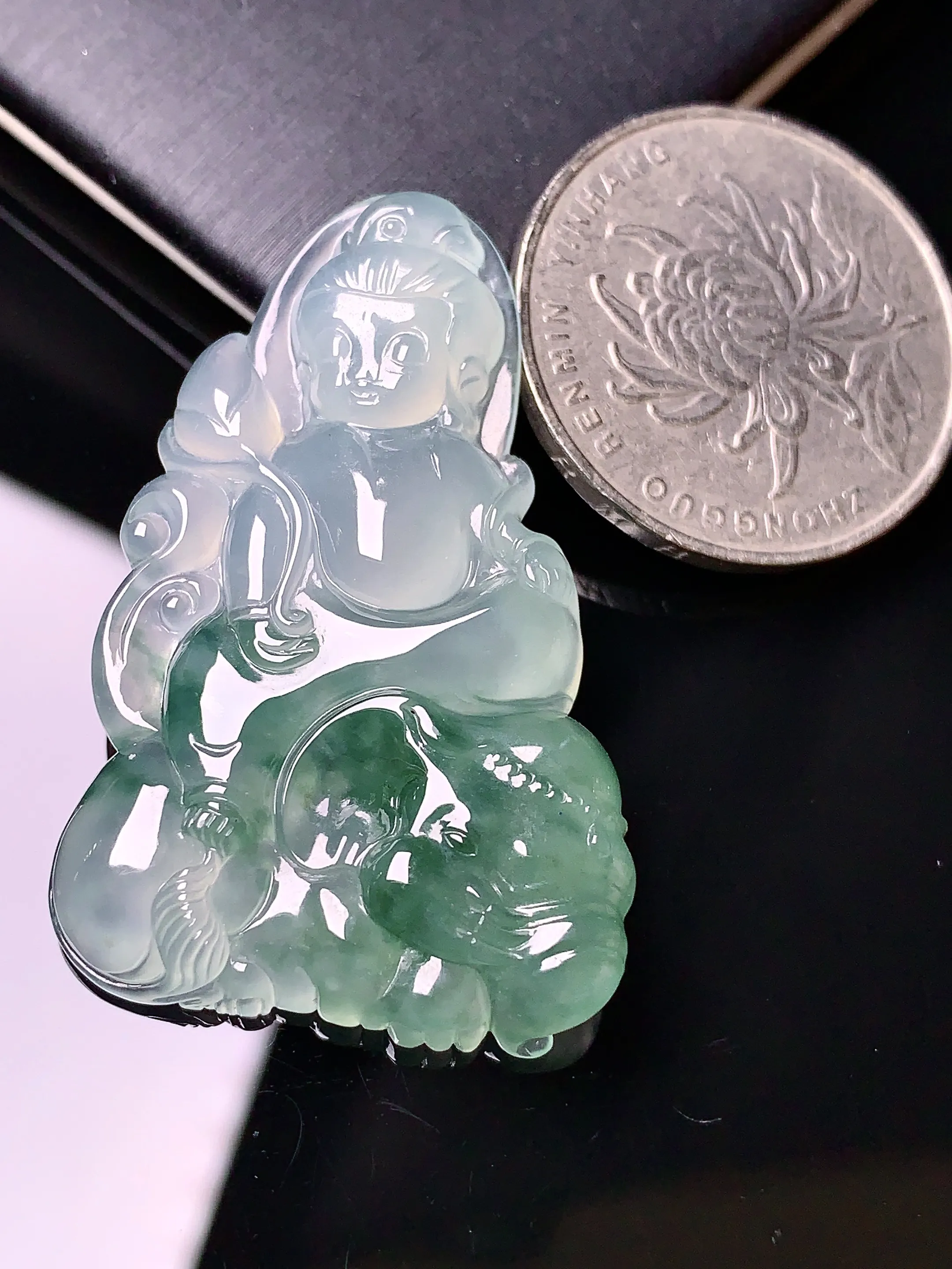 冰种飘绿文殊观音菩萨吊坠 玉质细腻 色泽艳丽 整体尺寸41.2*26.2*6