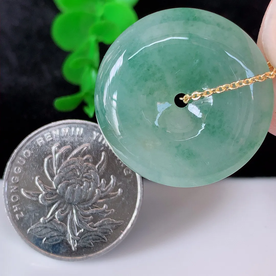 自然光实拍 冰飘花平安扣吊坠 水润光泽，灵动飘逸 寓意平平安安  佩戴上身效果端庄漂亮！#008.2尺寸26.5*5.2mm