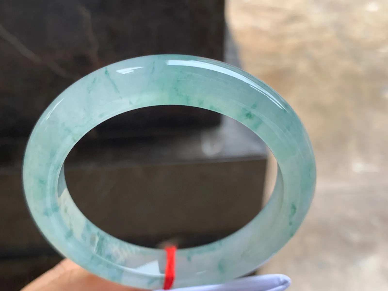 58.5-12-9mm
冰种飘花手镯 水润冰透 花色灵动