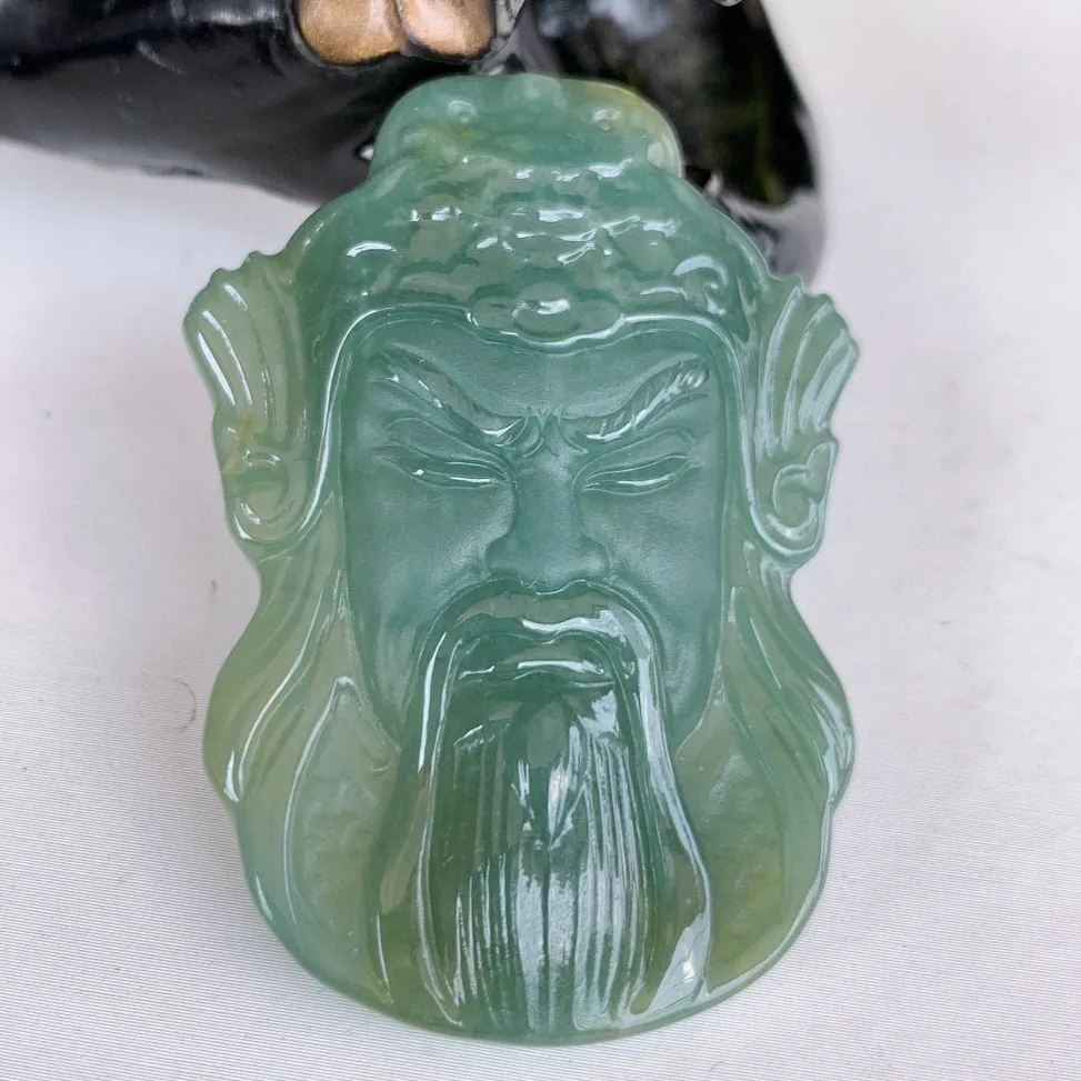 自然光实拍 冰糯种双彩关公翡翠吊坠 种好起光，玉质细腻 招财纳福  时‮大尚‬方，款式新莹，佩戴优雅高贵！#623.1尺寸52*36*7.2mm