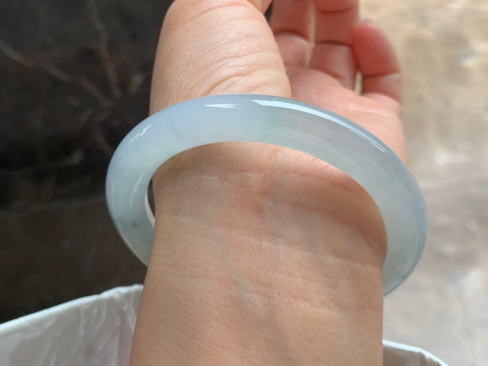 55.5-9mm
冰种飘花圆条手镯 水润冰透 清爽