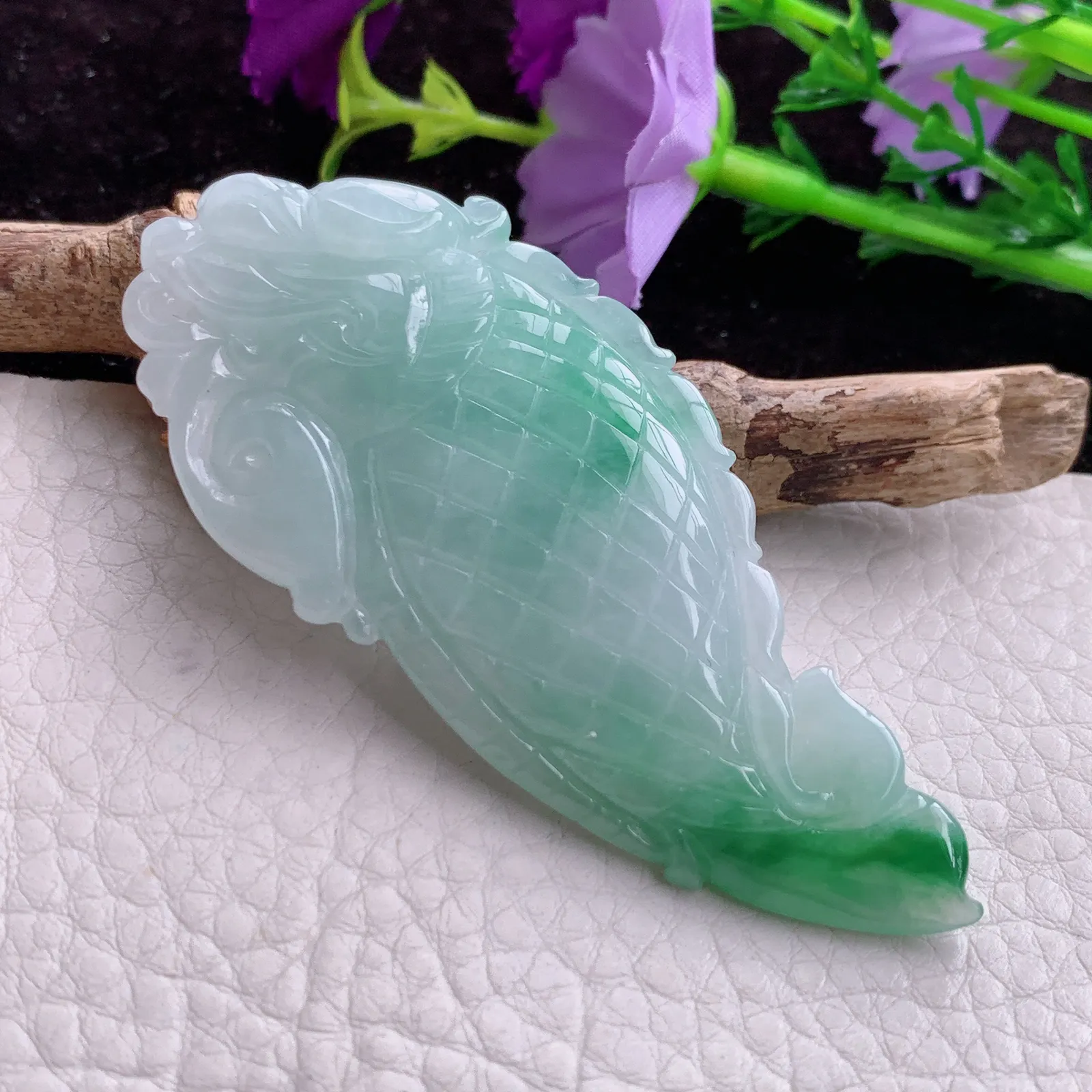 Zen实拍71.5*31.5*11.3天然翡翠飘花年年有余玉吊坠 玉挂件