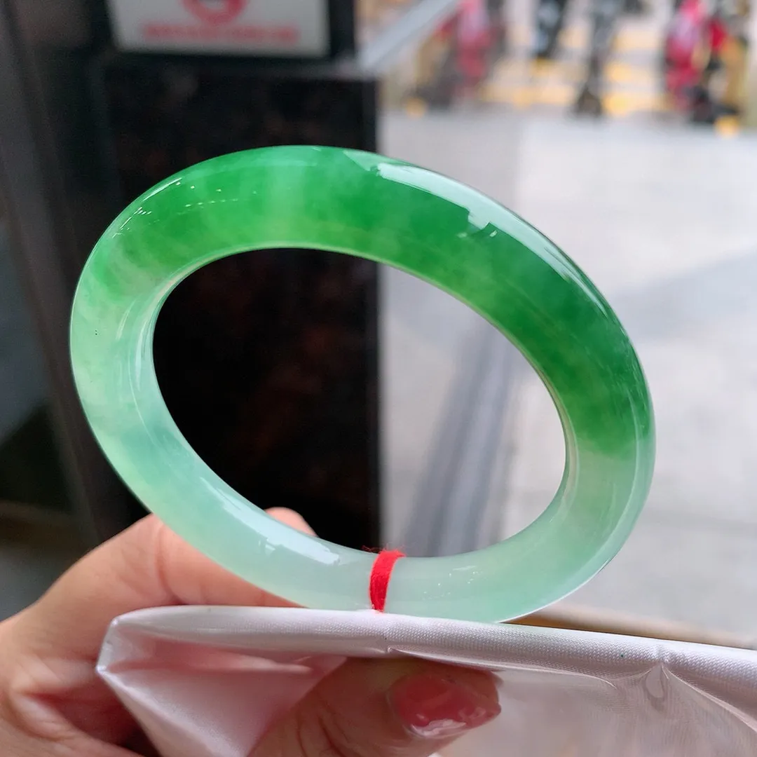 圆条高冰阳绿 一丝细纹 尺寸:51.2/9.1 种色俱佳