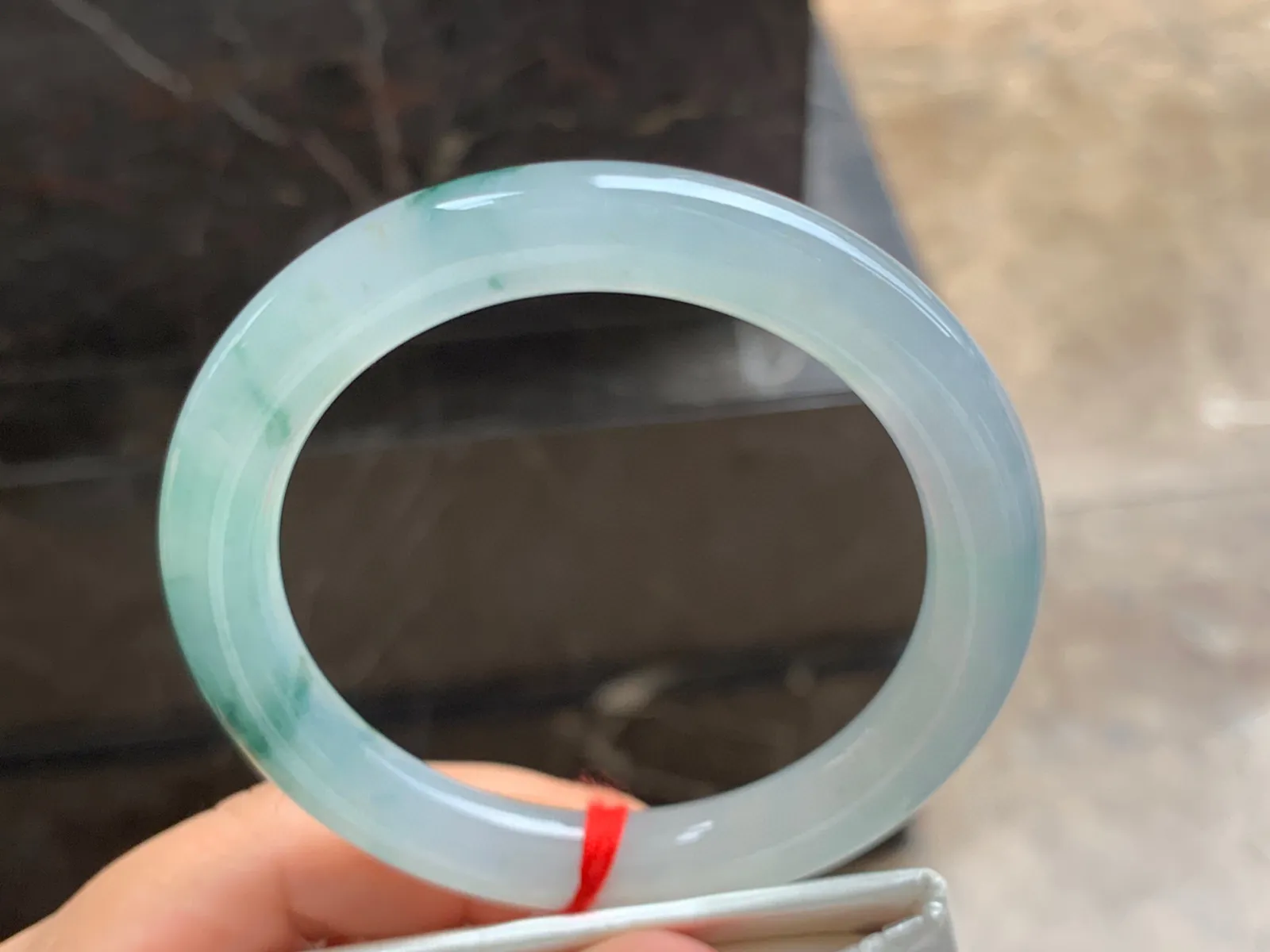 55.5-9mm
冰种飘花圆条手镯 水润冰透 清爽