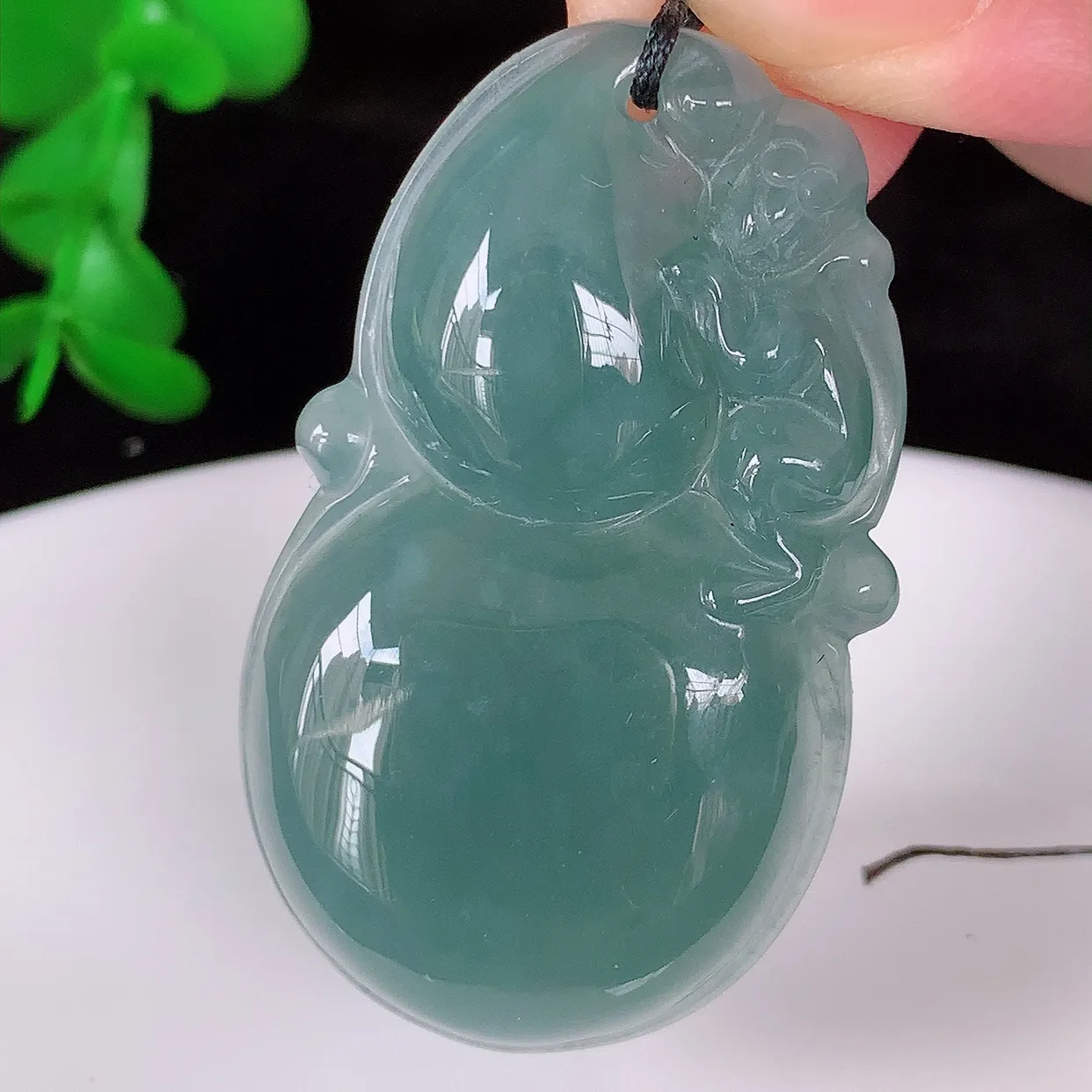 自然光实拍，冰胶满色翡翠葫芦吊坠 葫芦寓意福禄双全，财源滚滚，饱满 清新脱俗  佩戴效果优雅迷人！#661.3尺寸40*23.5*7mm