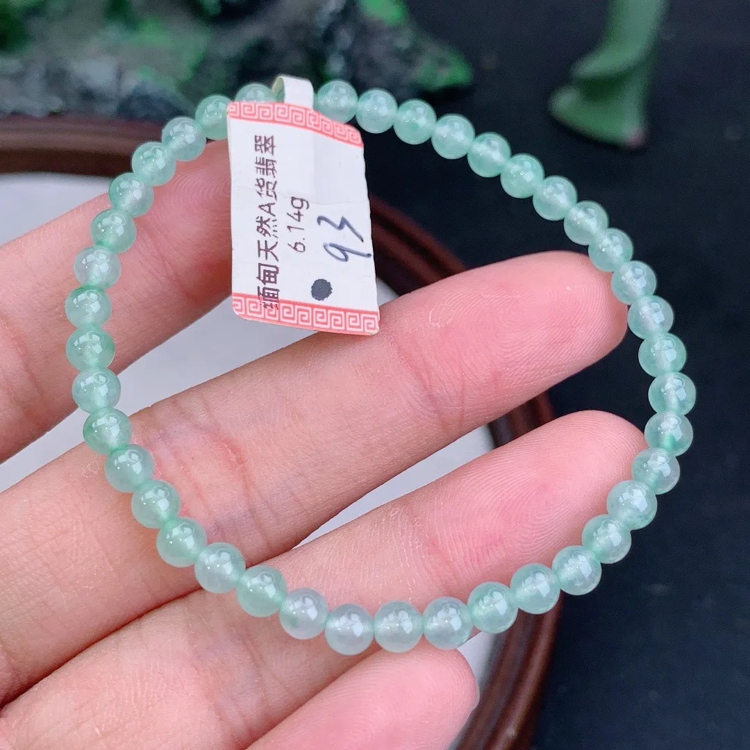 缅甸天然A货翡翠冰晴小米珠手串
尺寸4.5mm   重6.14g