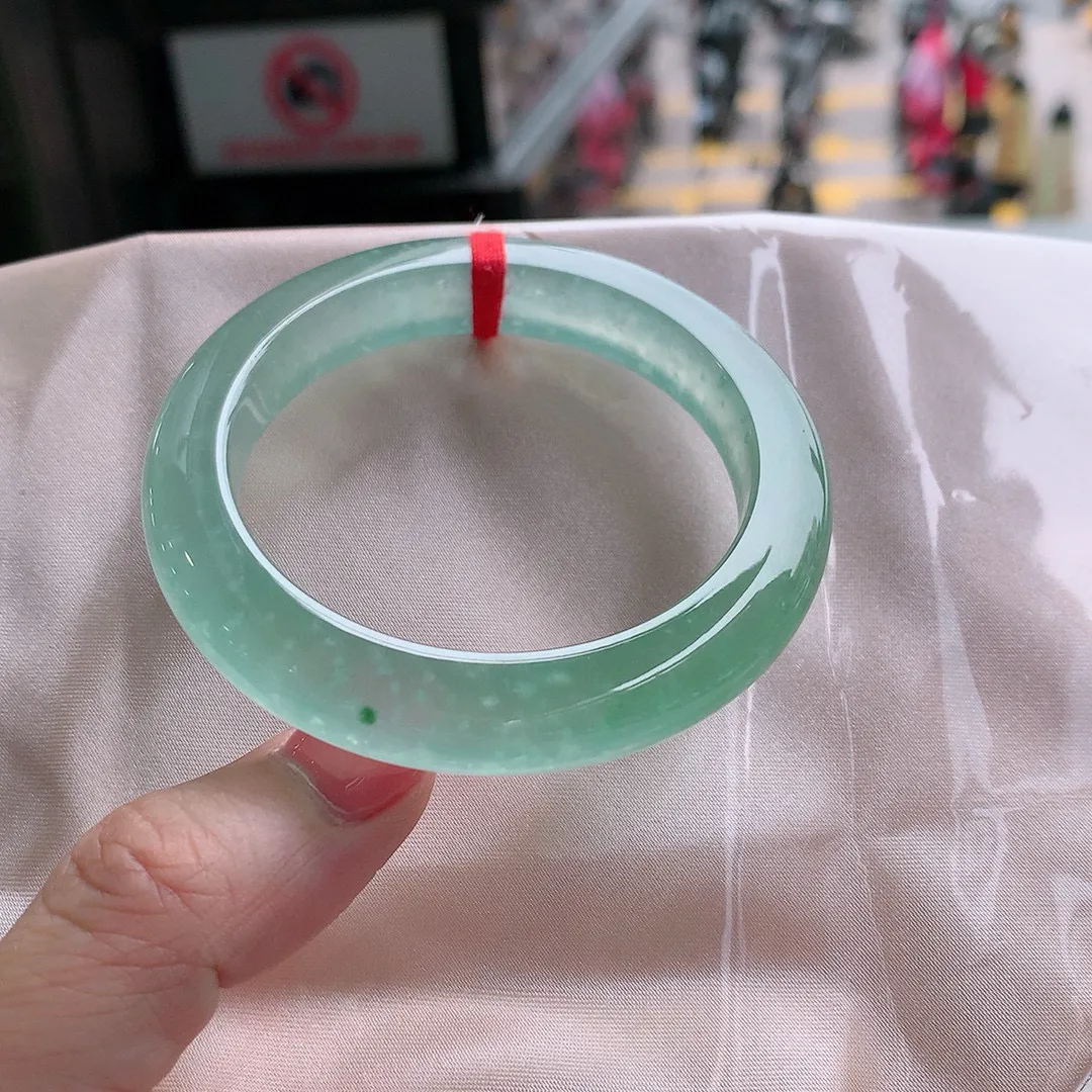 玻璃种阳绿飘雪花棉 一丝细线 尺寸:52.1/10.3/8.8 种色俱佳 高品质