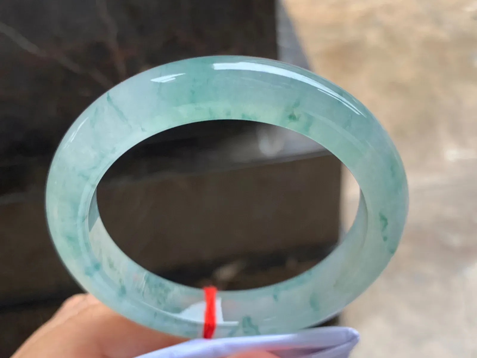 58.5-12-9mm
冰种飘花手镯 水润冰透 花色灵动