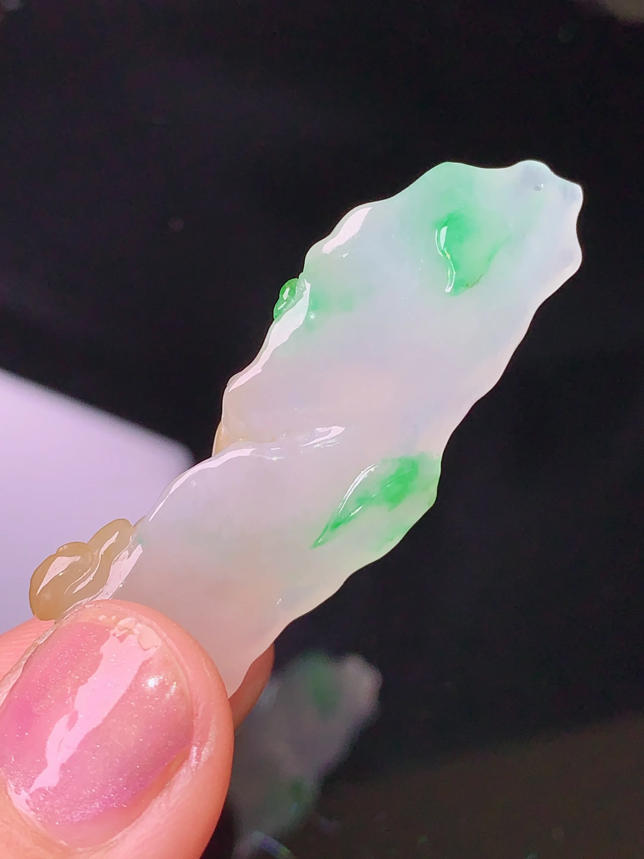 飘黄加绿如意花件吊坠 玉质细腻 色泽艳丽 整体尺寸44*12*14.6