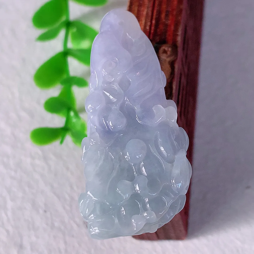 自然光实拍，冰润紫罗兰翡翠白菜吊坠 百财聚来，财源滚滚，精工水润的白菜 十分厚实，性价比高！#061.4尺寸45*21*10mm
