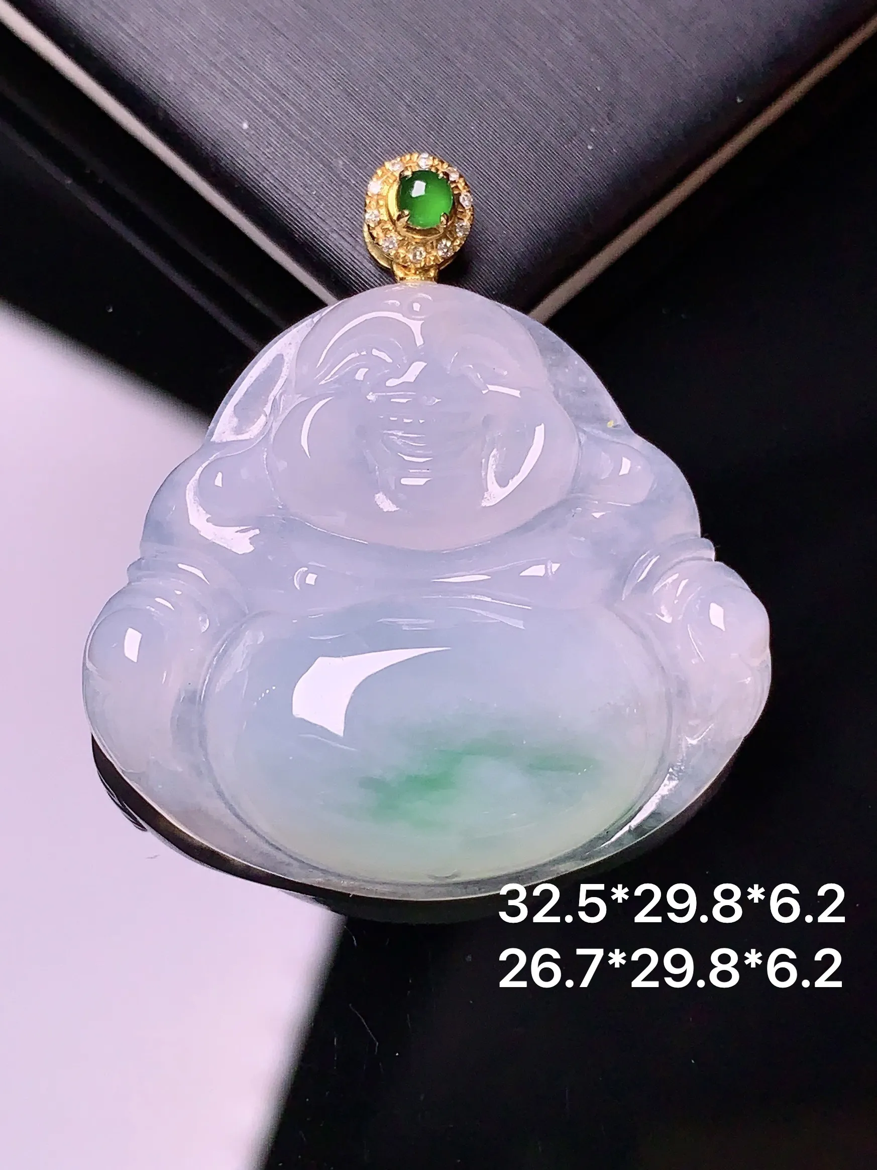 18k金钻镶嵌飘绿佛公吊坠 玉质细腻 色泽艳丽 整体尺寸32.5*29.8*6.2