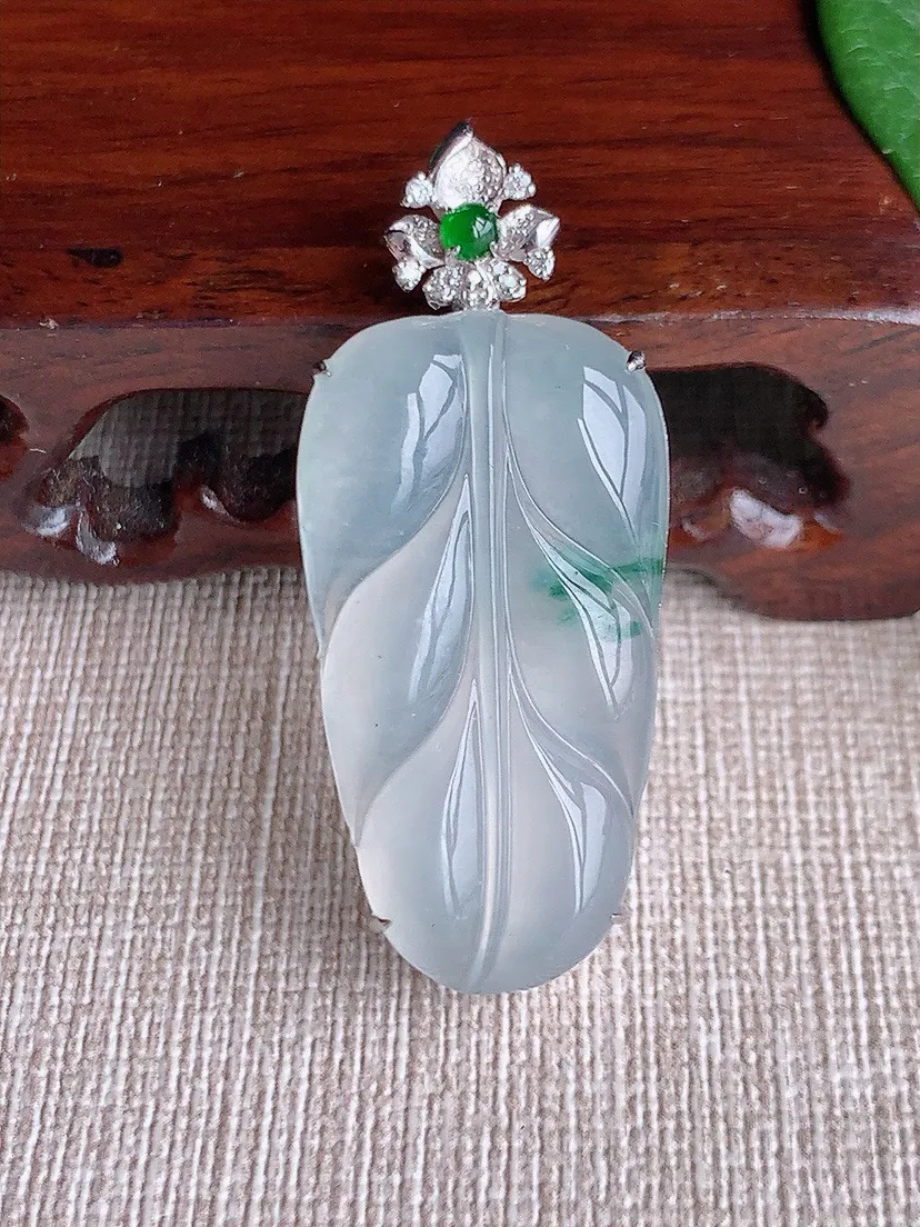 a货翡翠老坑冰种18K金伴钻镶嵌飘花叶子金枝玉叶吊坠 尺寸44×34.6×18.7×8.8mm 重量8.63g 0604