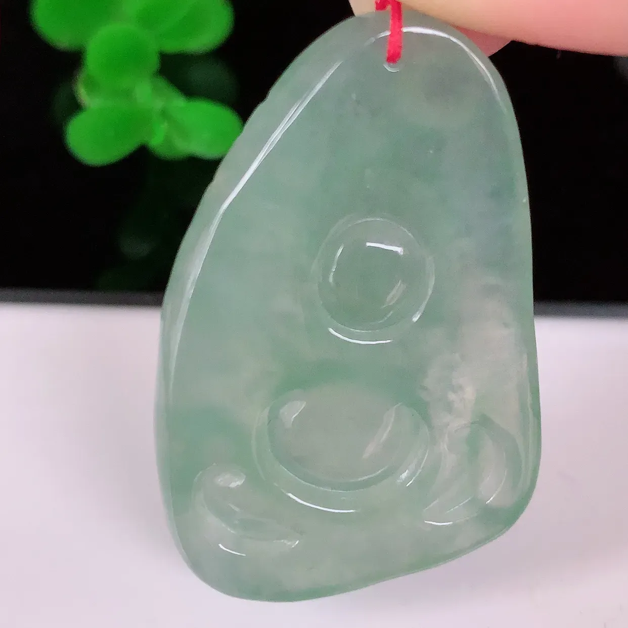 自然光实拍，冰种逍遥布袋佛翡翠吊坠 代代有钱 水足丰盈， 盈满欢喜 配戴送礼佳品！#065.3尺寸39.8*25.5*5mm