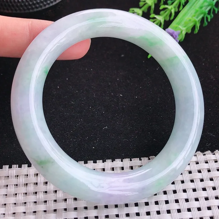 自然光58圈口老坑精美温润春带彩圆条手镯翡翠玉镯尺寸58/12.2/12