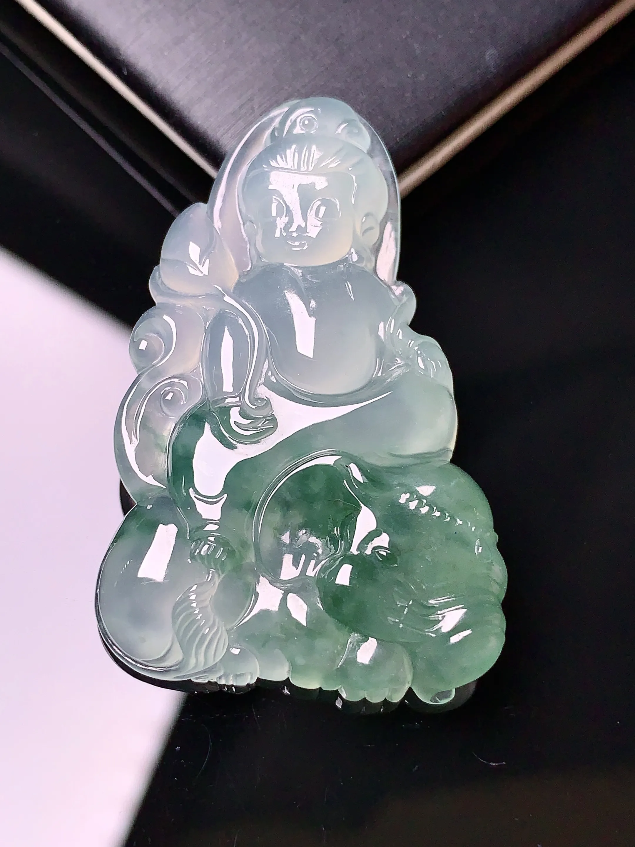 冰种飘绿文殊观音菩萨吊坠 玉质细腻 色泽艳丽 整体尺寸41.2*26.2*6