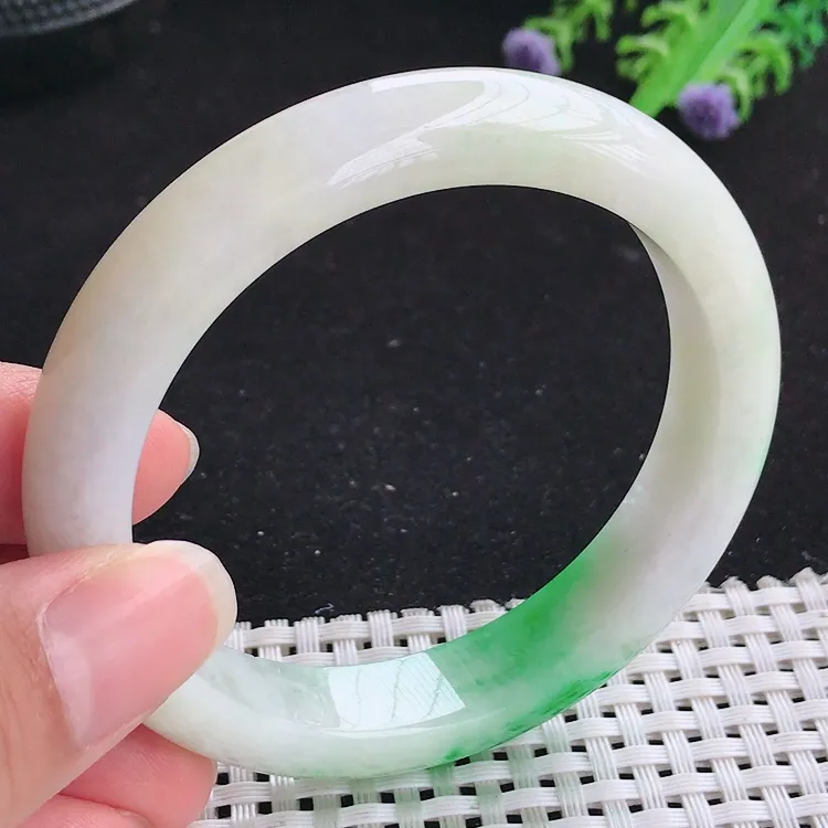 自然光57.5圈口老坑精美温润飘阳绿手镯翡翠玉镯尺寸57.5/12.4/8.5